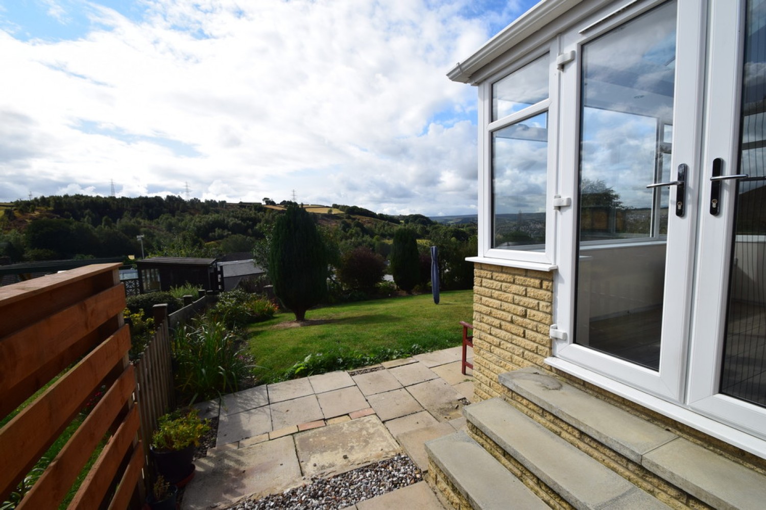 2 bedroom Bungalow for Sale Long Lee, Keighley, West Yorkshire