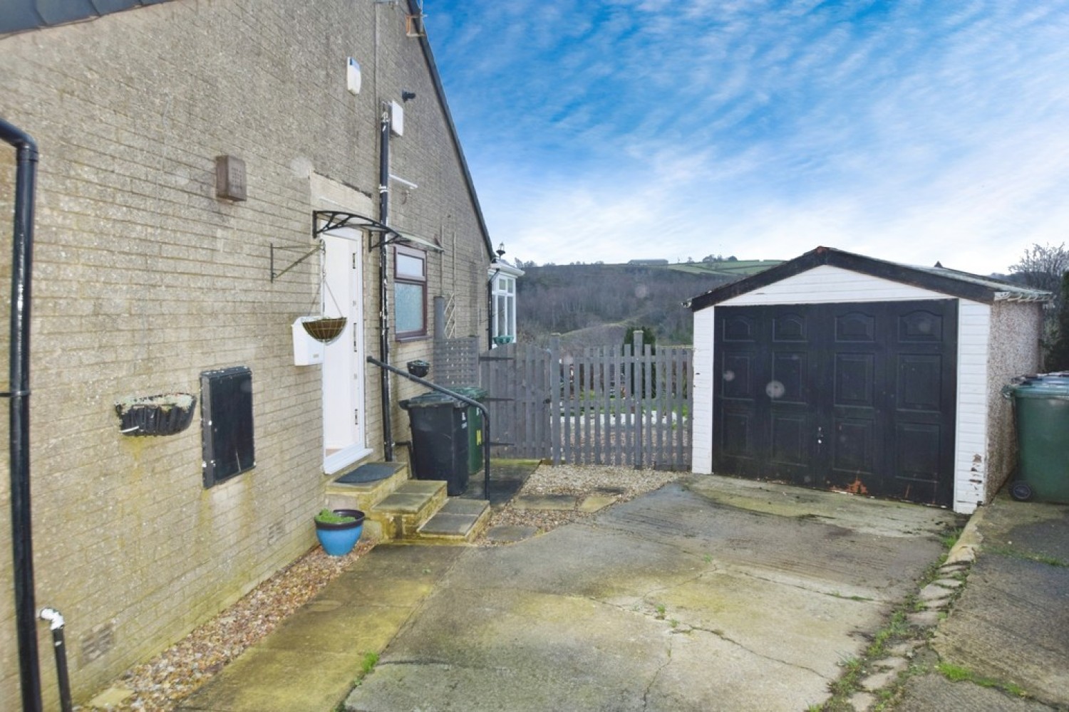 2 bedroom Bungalow for Sale Long Lee, Keighley, West Yorkshire