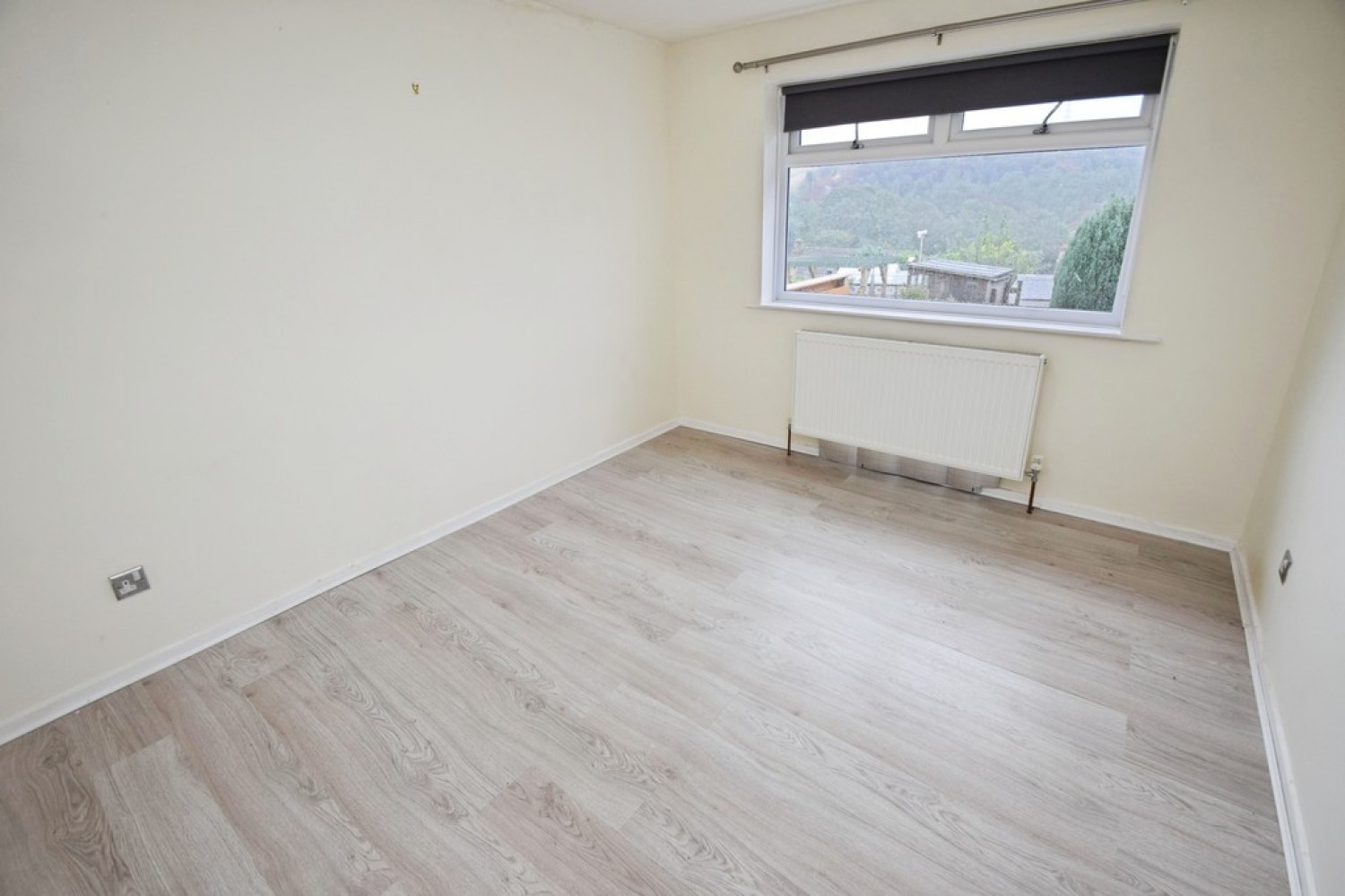 2 bedroom Bungalow for Sale Long Lee, Keighley, West Yorkshire