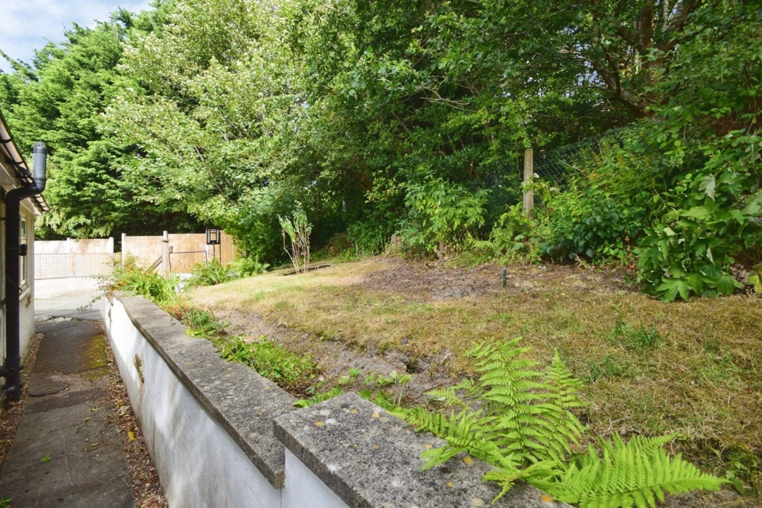 2 bedroom Bungalow for Sale Shipley, Bradford, BD18 4EP