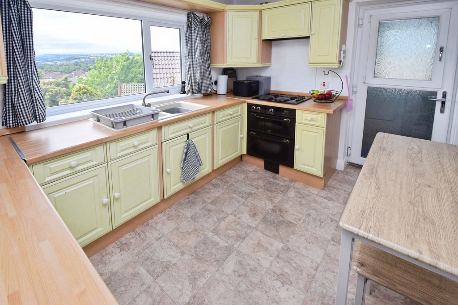 2 bedroom Bungalow for Sale Shipley, Bradford, BD18 4EP