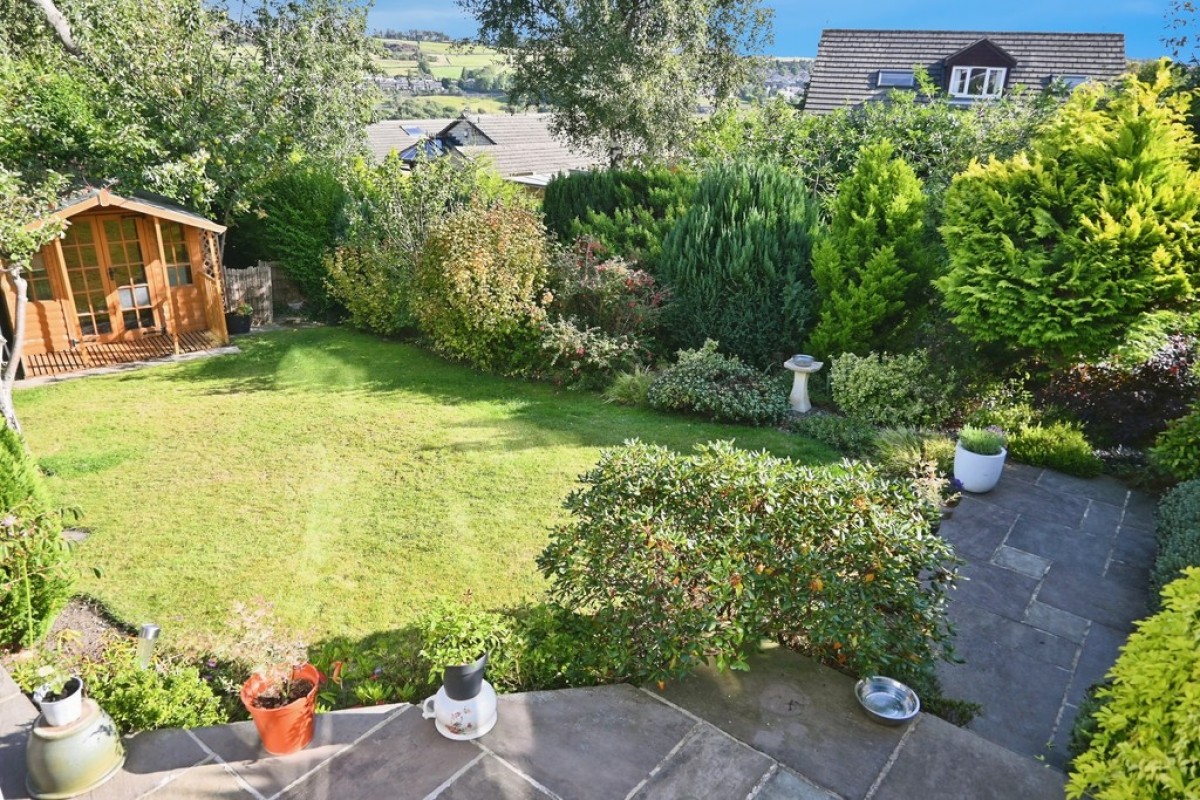 Harewood Crescent, Oakworth