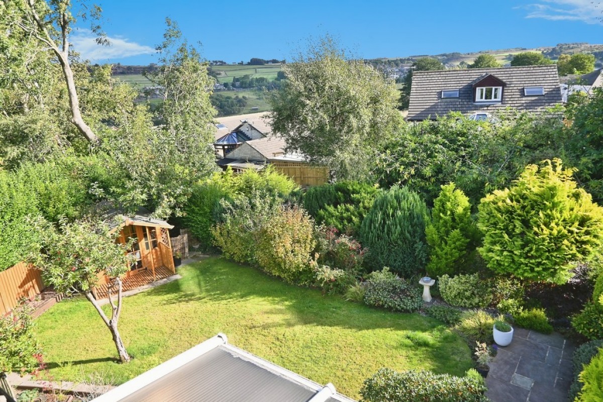 Harewood Crescent, Oakworth
