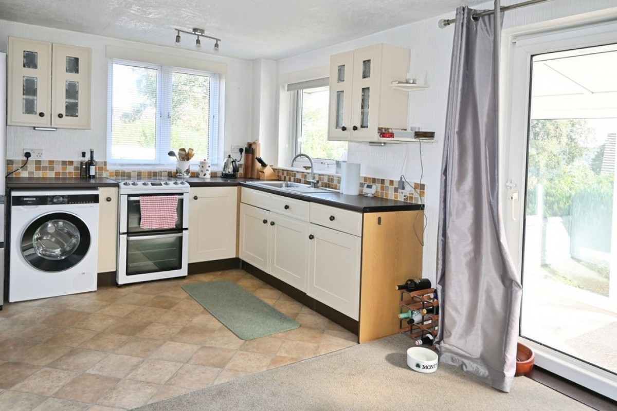 Harewood Crescent, Oakworth