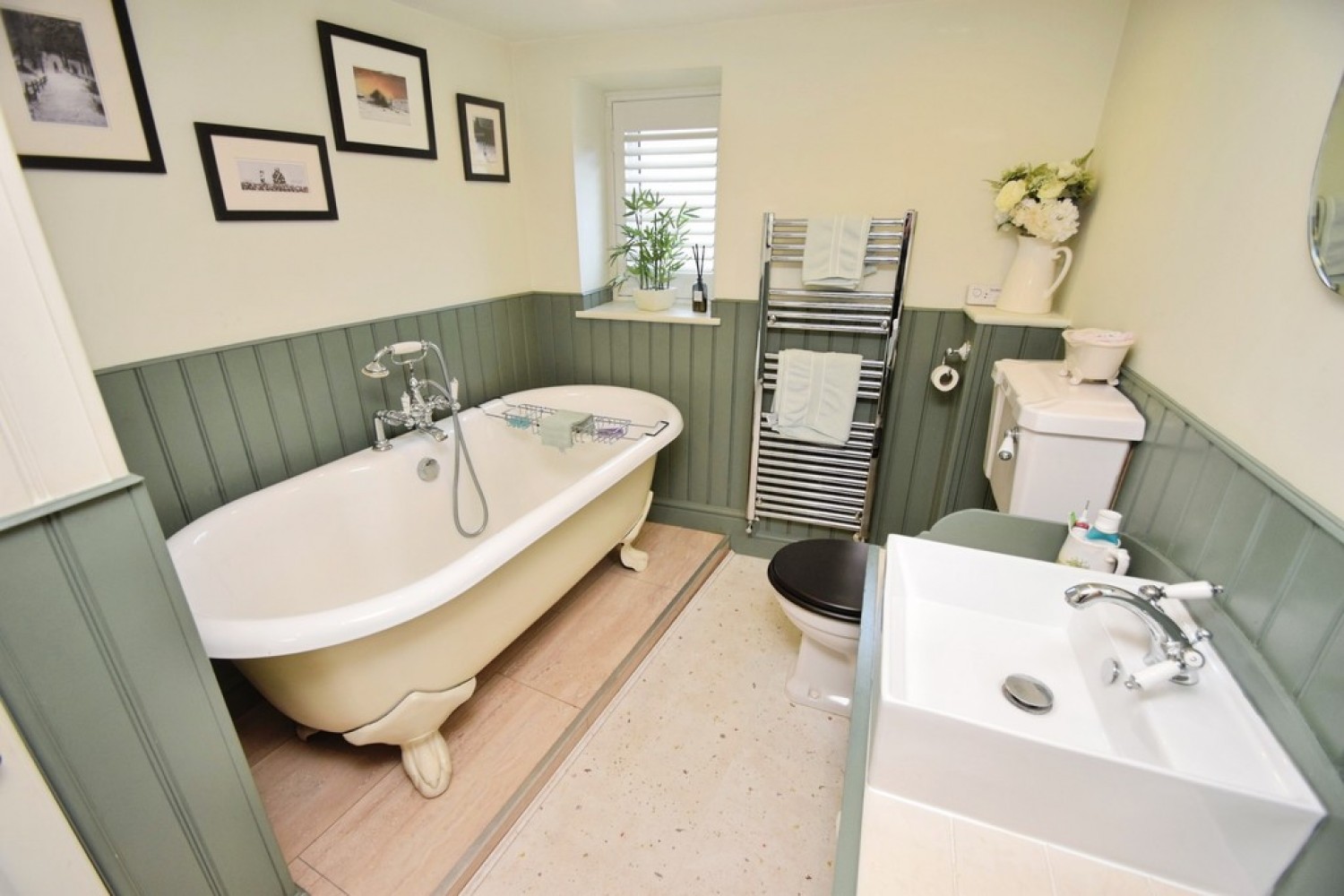 3 bedroom House for Sale New line, Bradford, West Yorkshire