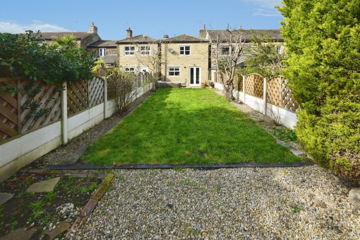 2 bedroom House for Sale Thackley, Bradford, West Yorkshire
