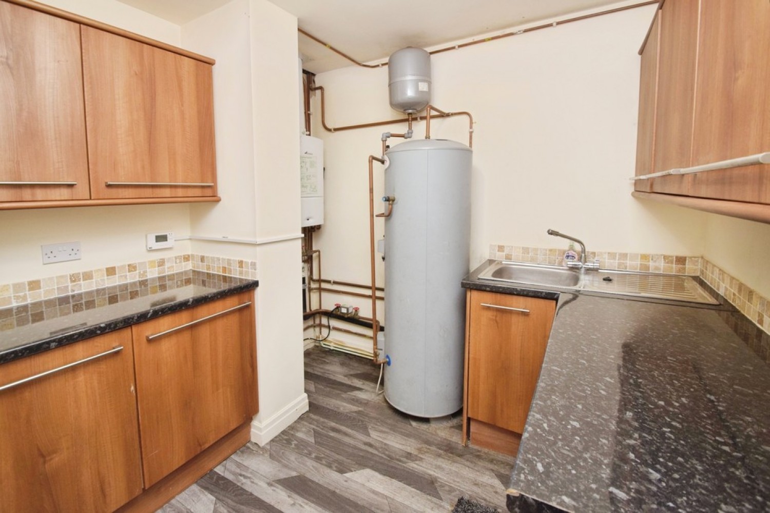 6 bedroom House in Utley, Keighley, West Yorkshire