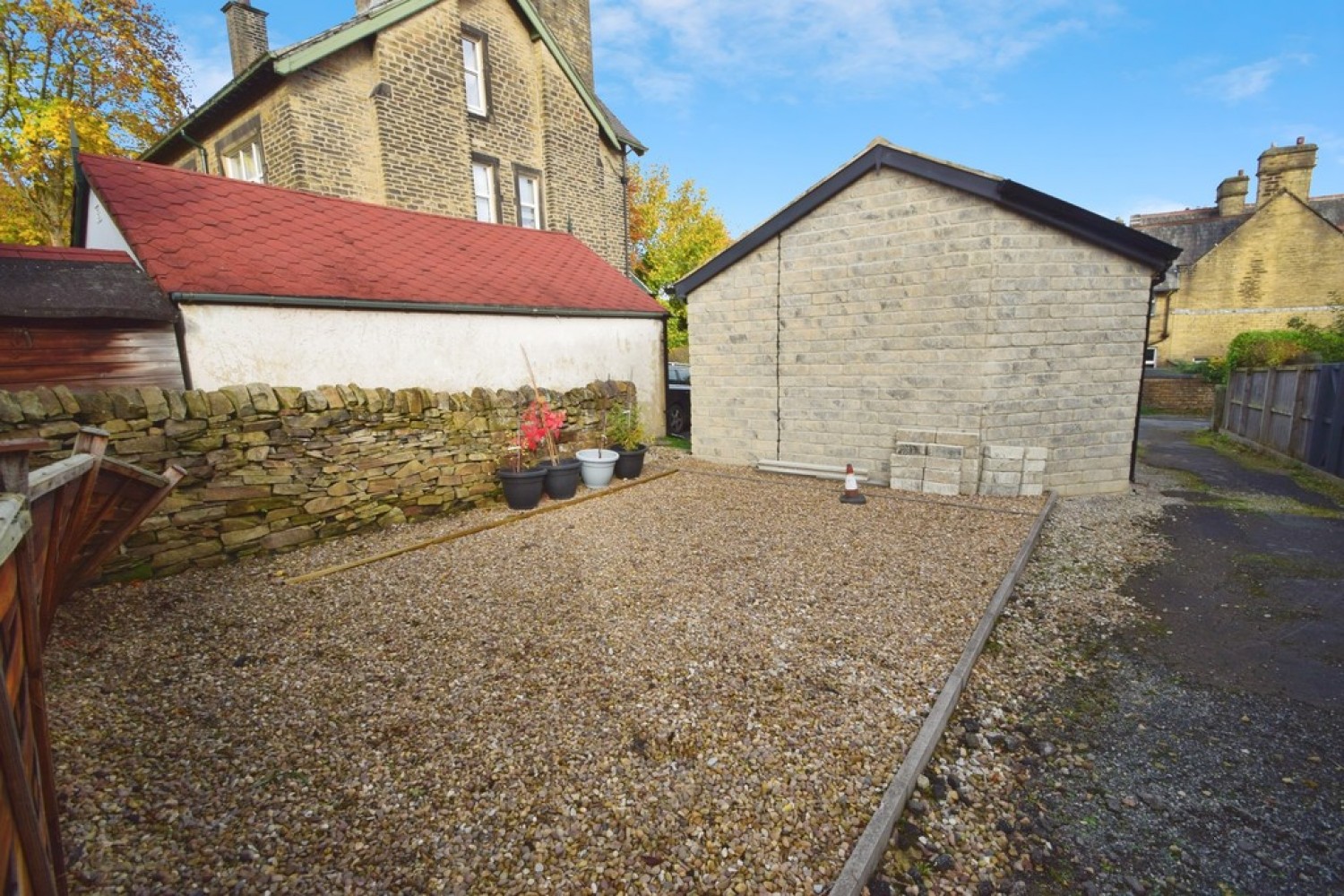 6 bedroom House in Utley, Keighley, West Yorkshire