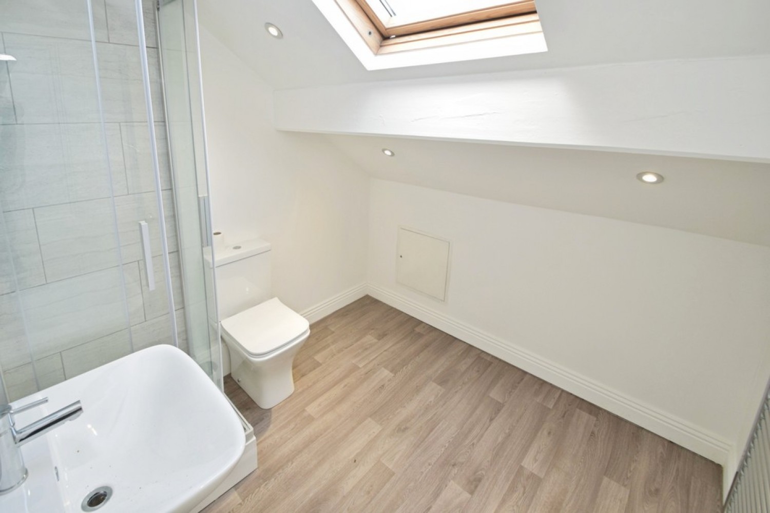 6 bedroom House in Utley, Keighley, West Yorkshire