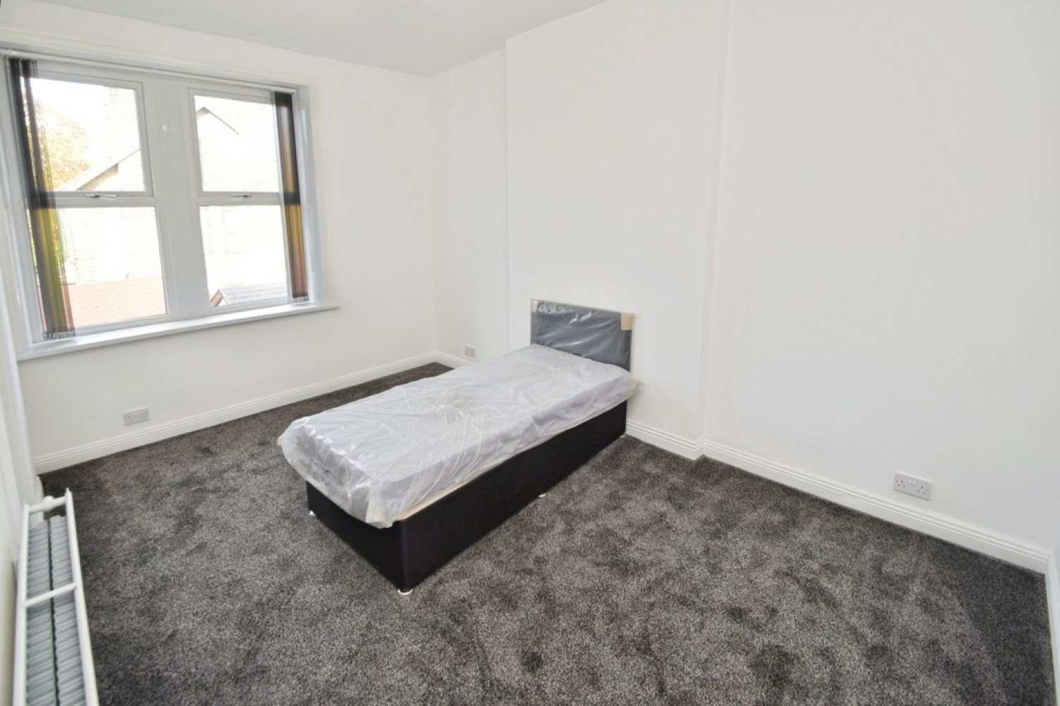 6 bedroom House in Utley, Keighley, West Yorkshire