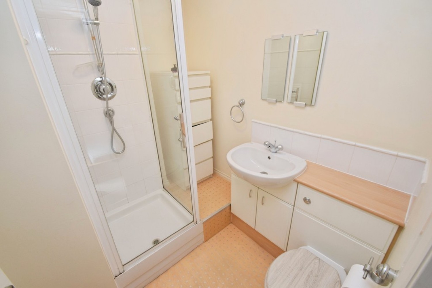 2 bedroom Flat for Sale Bingley, Bradford, West Yorkshire