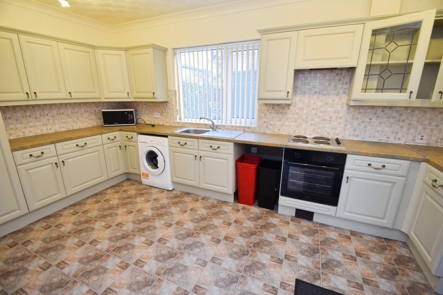 3 bedroom House for Sale Thackley, Bradford, West Yorkshire