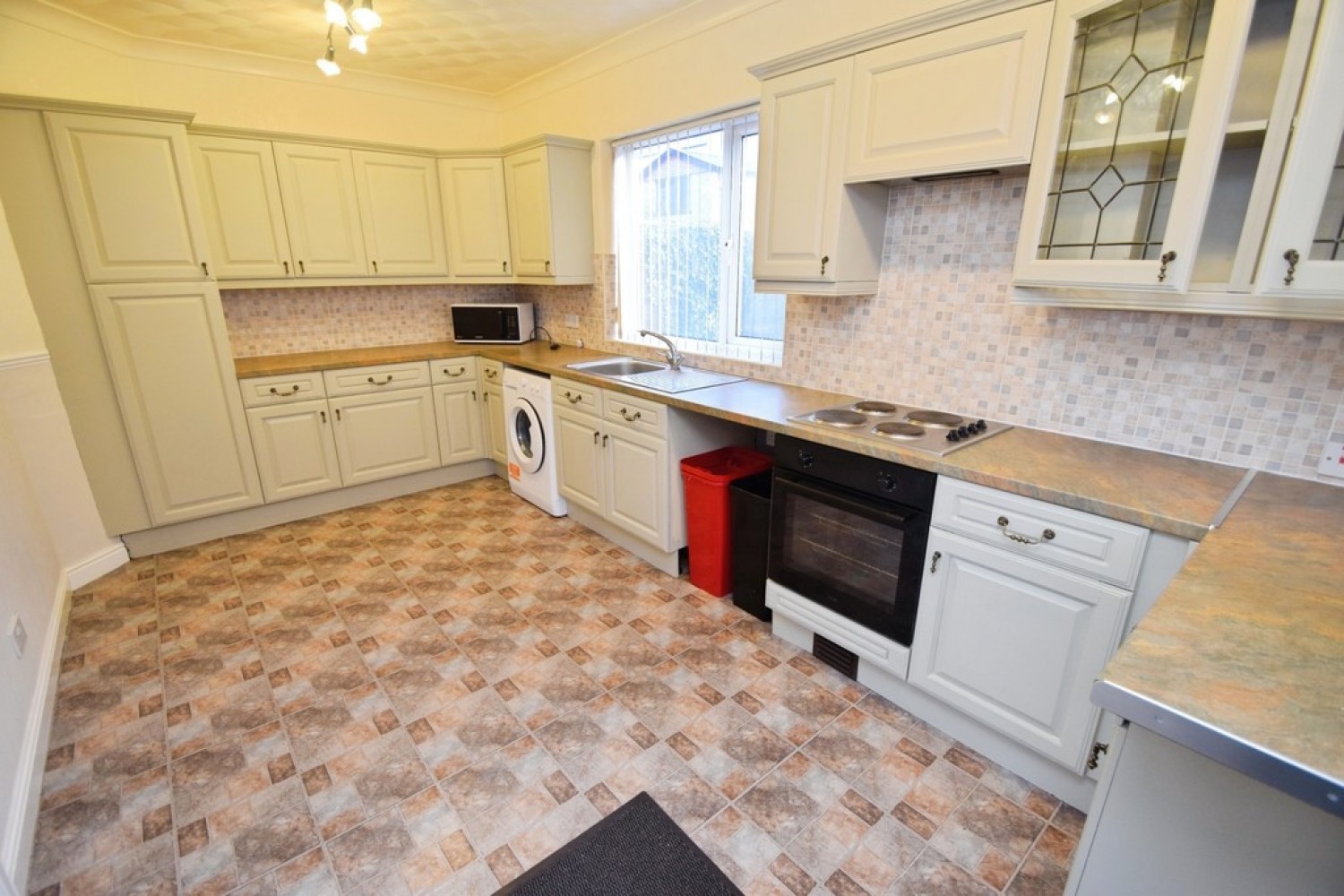 3 bedroom House for Sale Thackley, Bradford, West Yorkshire