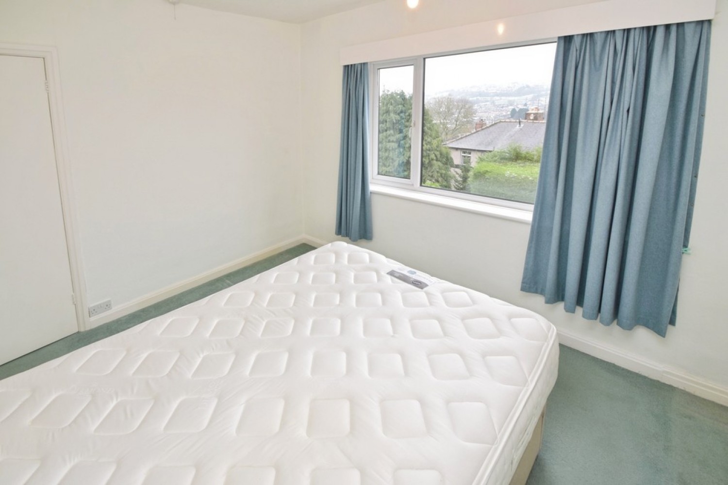 3 bedroom House in Long Lee, Keighley, West Yorkshire