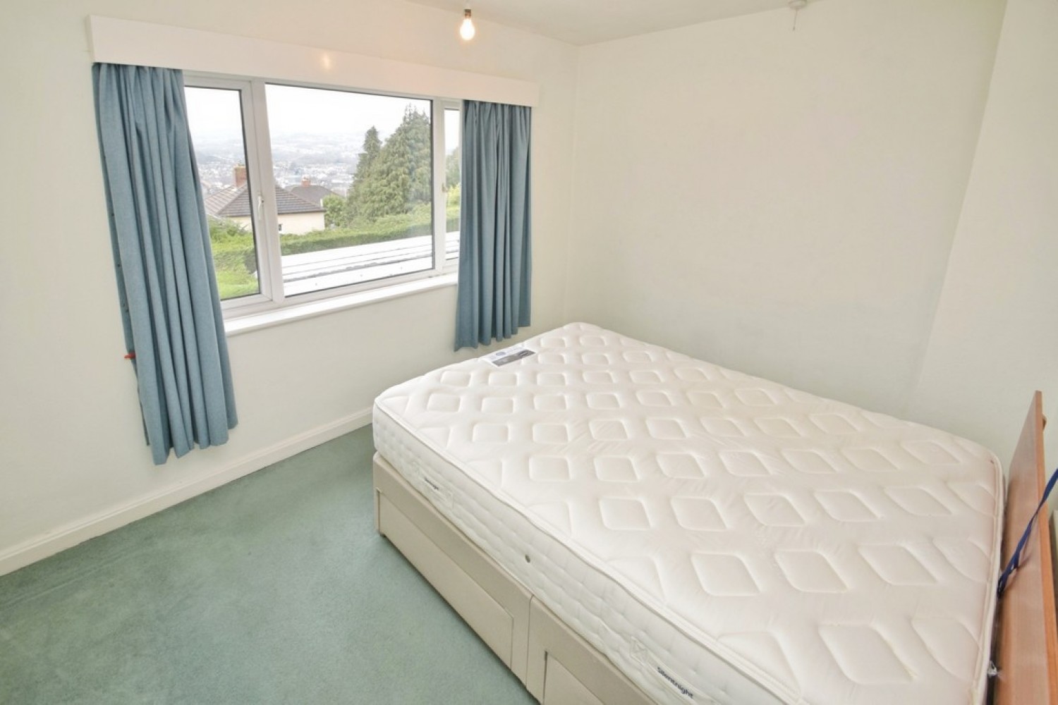 3 bedroom House in Long Lee, Keighley, West Yorkshire