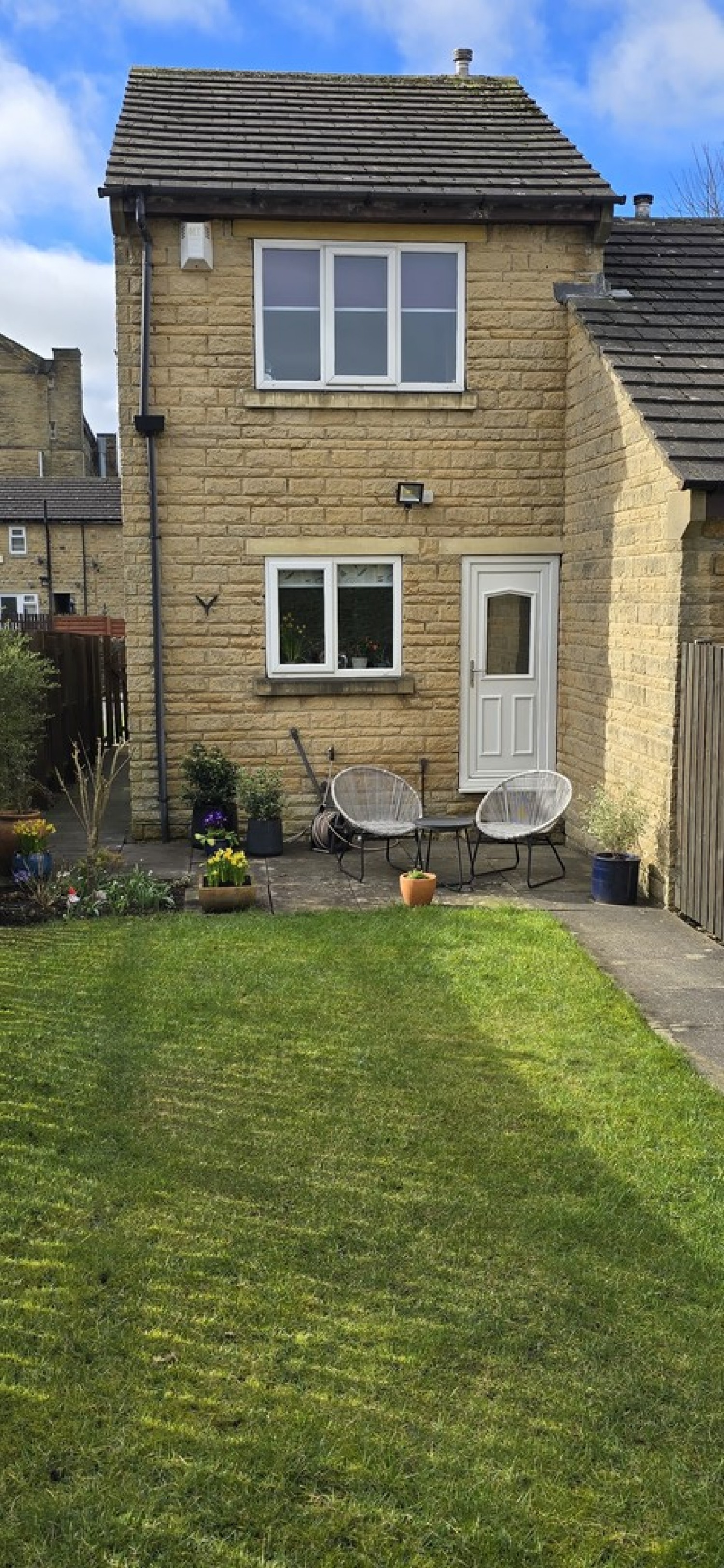 2 bedroom House for Sale Wilsden, Bradford, West Yorkshire