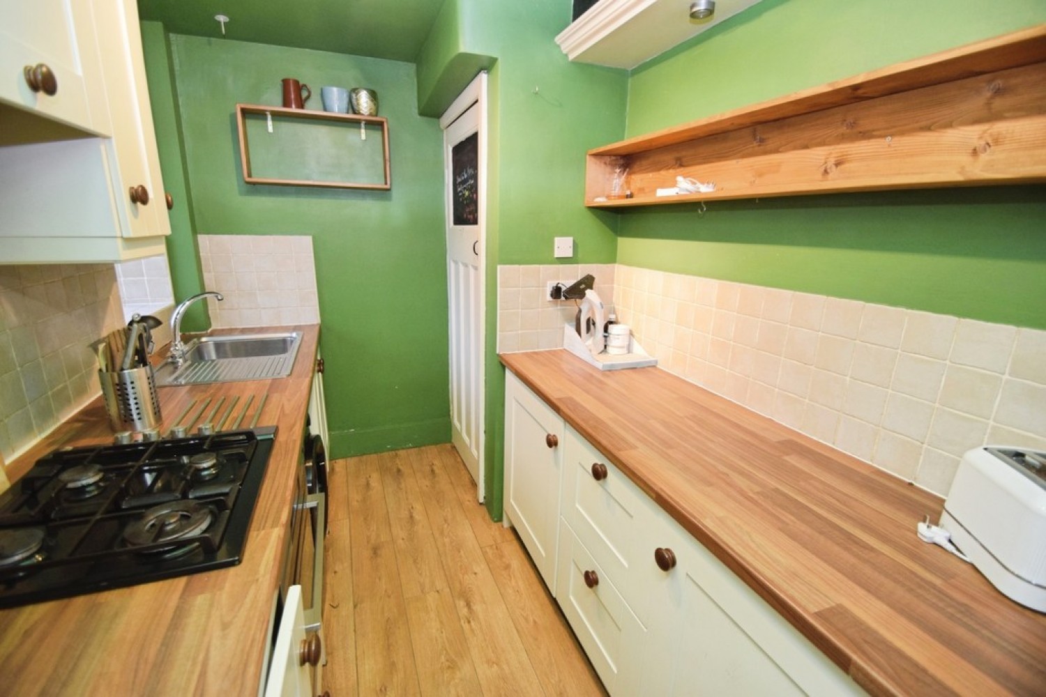 2 bedroom House for Sale Denholme, Bradford, West Yorkshire