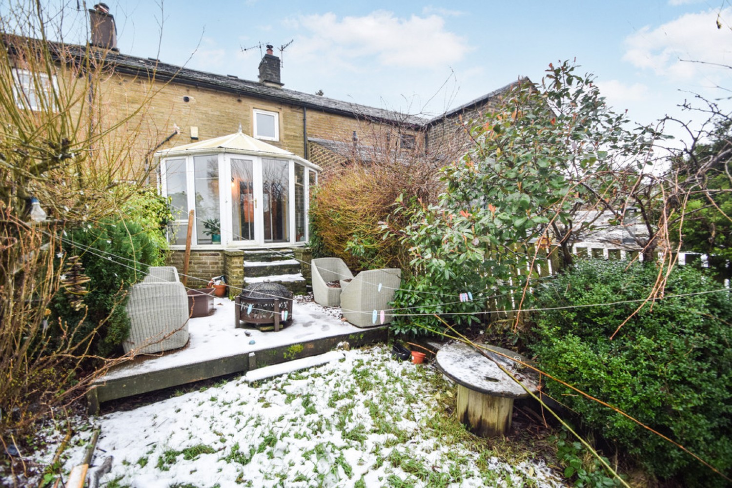 2 bedroom House for Sale Denholme, Bradford, West Yorkshire