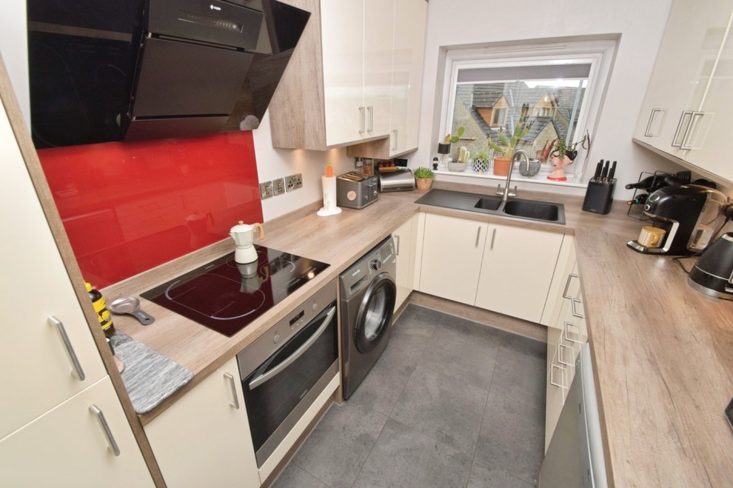 2 bedroom Bungalow in Denholme, Bradford, West Yorkshire