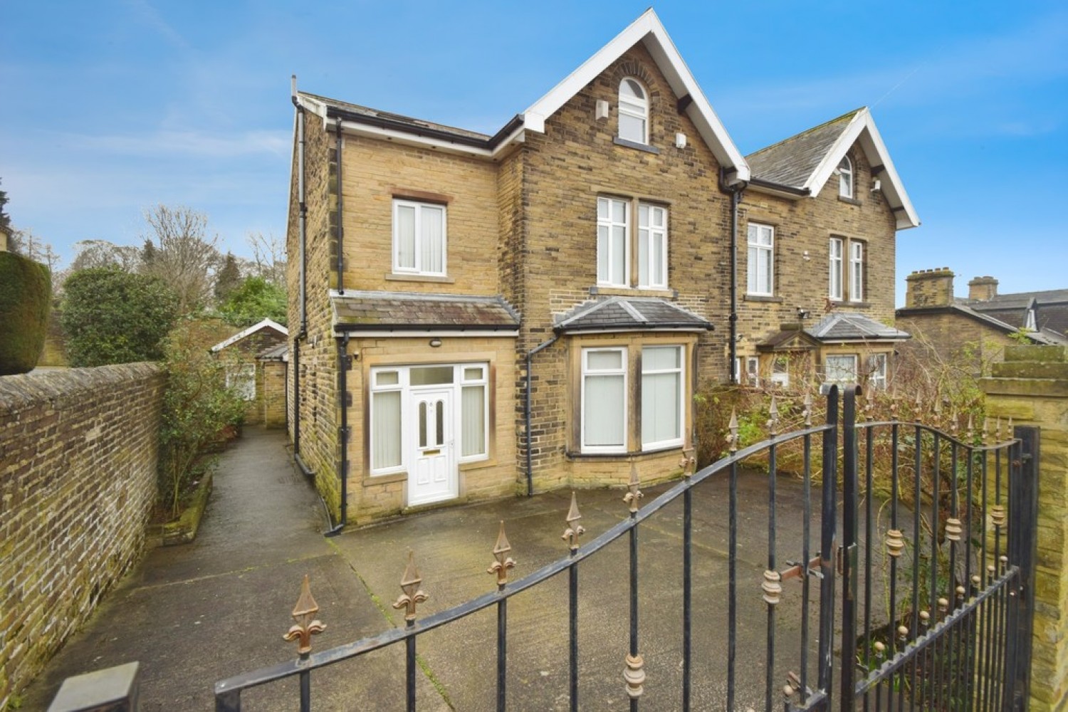 8 bedroom House for Sale Hazelhurst Road, Bradford, West Yorkshire