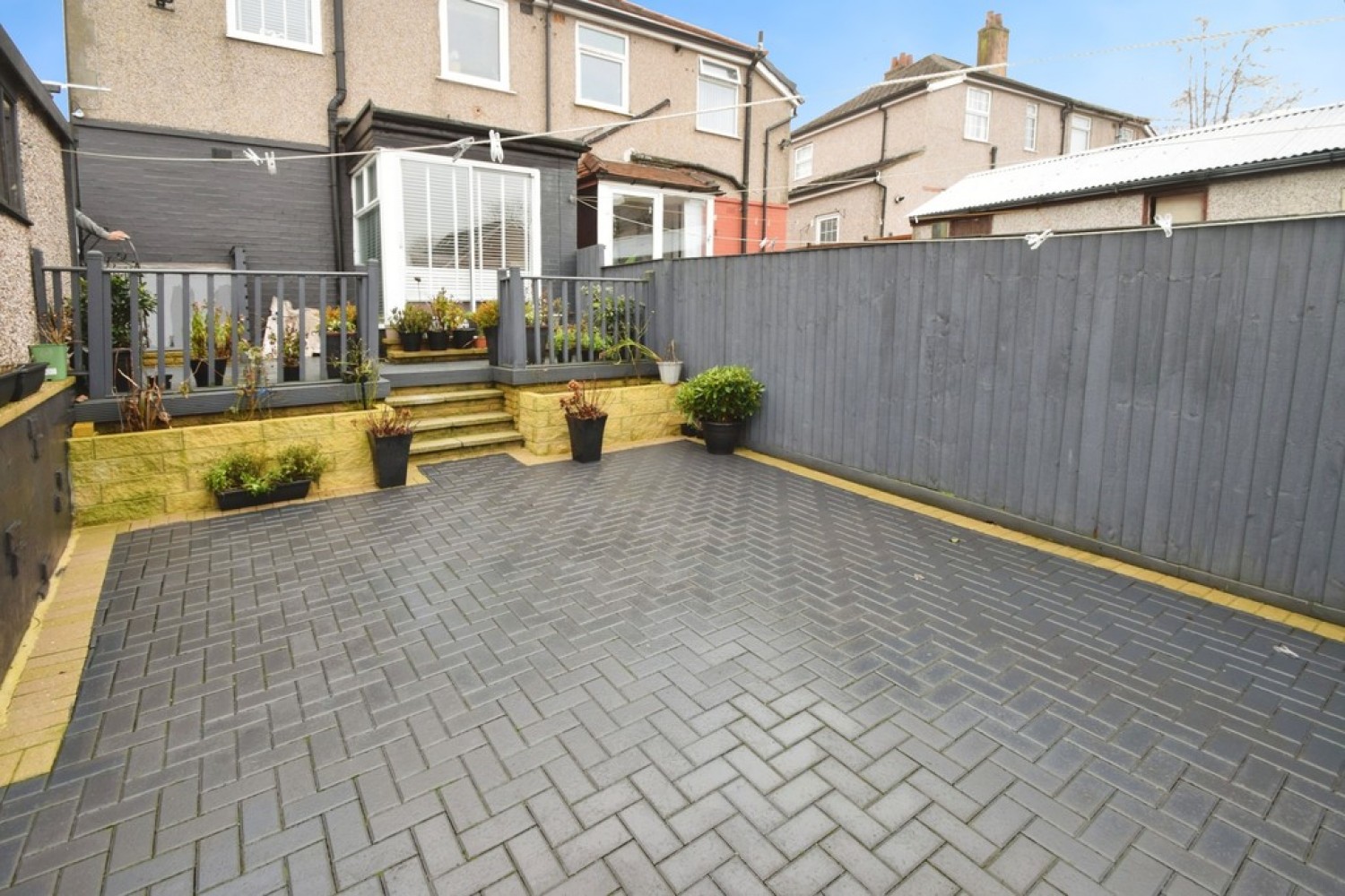 3 bedroom House in High Park Drive, Bradford, West Yorkshire