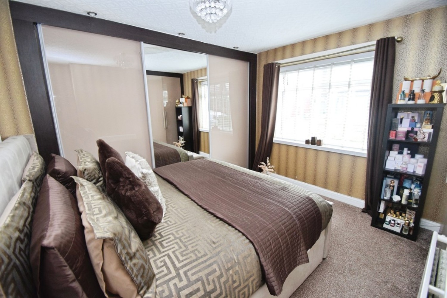 3 bedroom House in High Park Drive, Bradford, West Yorkshire