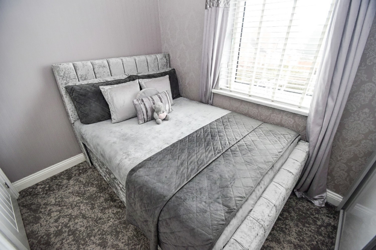 3 bedroom House in High Park Drive, Bradford, West Yorkshire