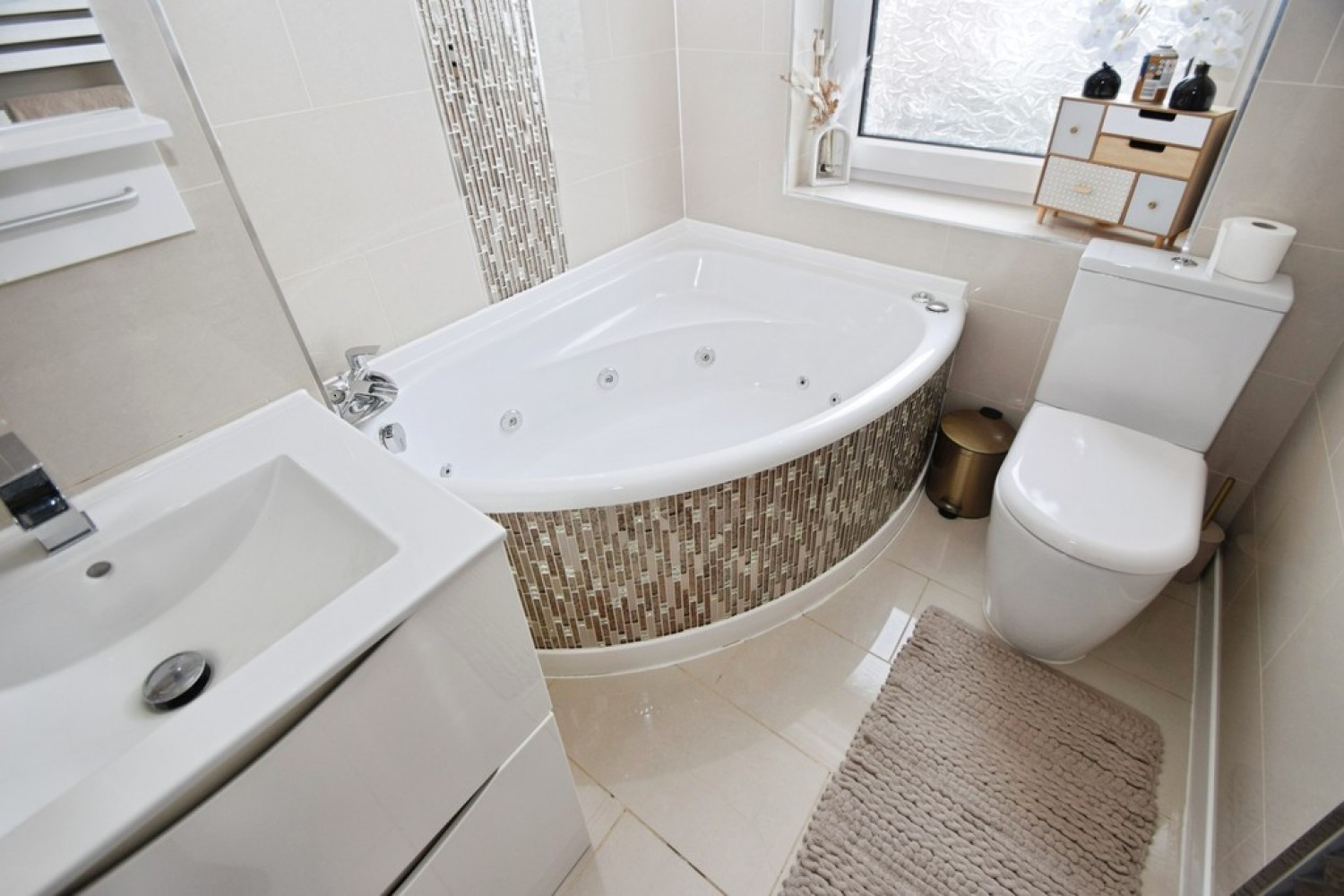 3 bedroom House in High Park Drive, Bradford, West Yorkshire