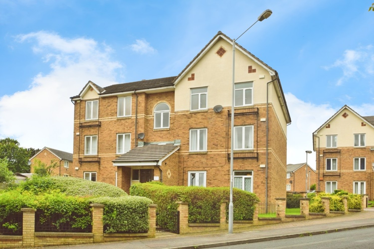 2 bedroom Flat for Sale Allerton, Bradford, West Yorkshire