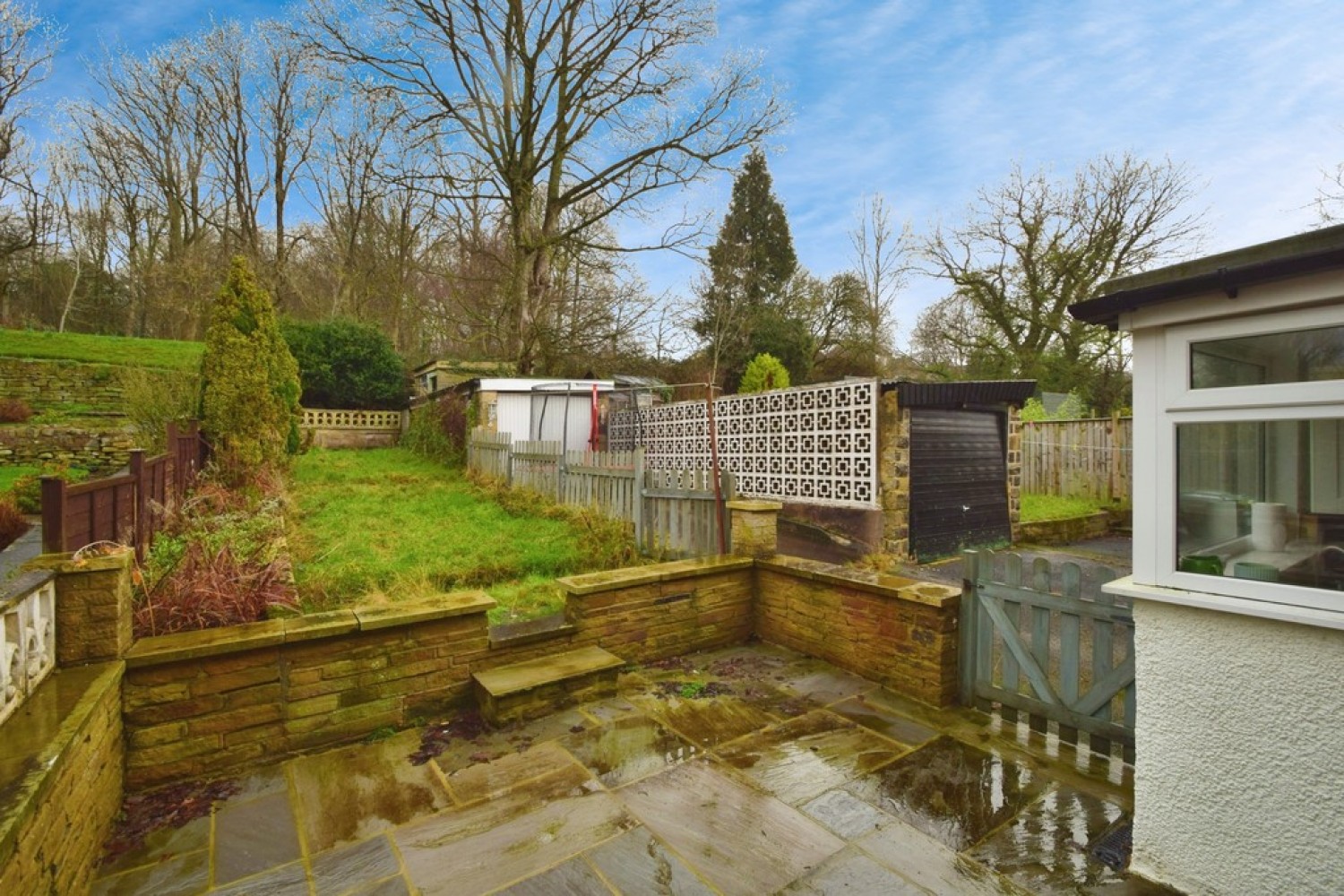 3 bedroom House in Riddlesden, Keighley, West Yorkshire