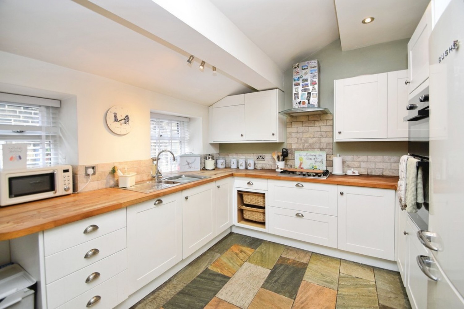 4 bedroom House for Sale Moss Row, Wilsden, Bradford