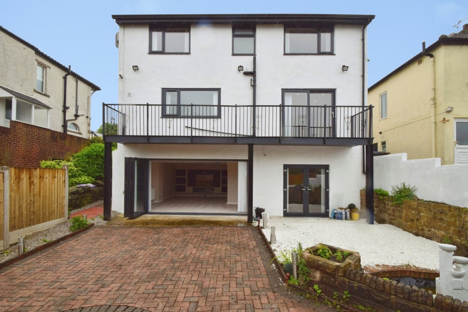 4 bedroom House for Sale Nab Wood, Bradford, West Yorkshire