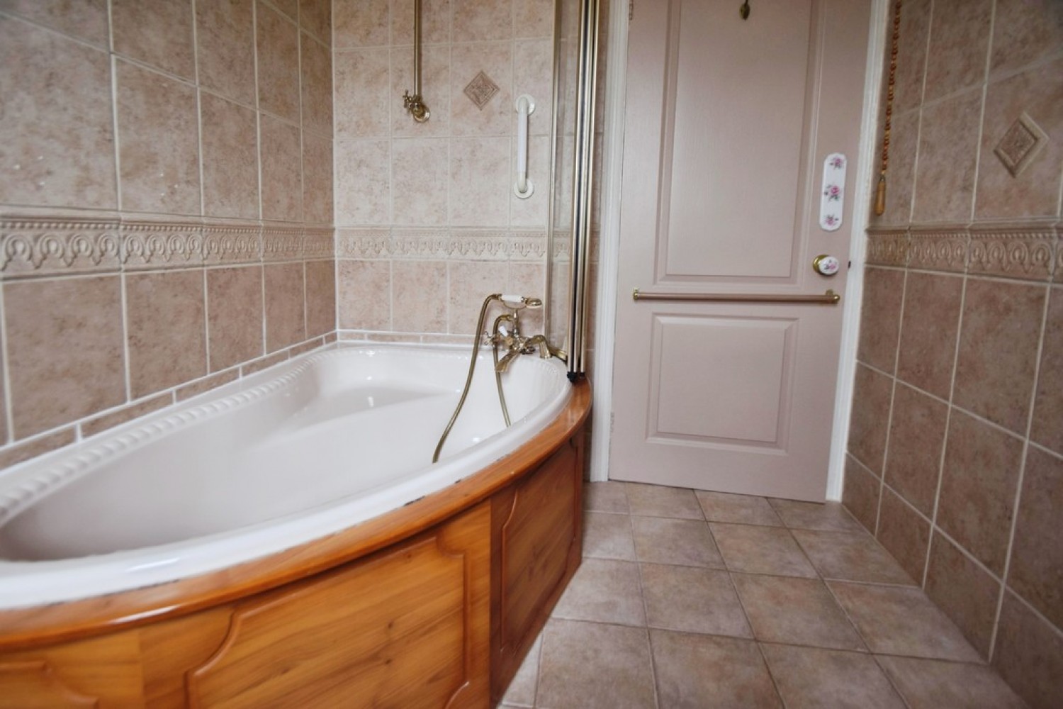 3 bedroom House for Letting Leamington Drive, Idle, Bradford