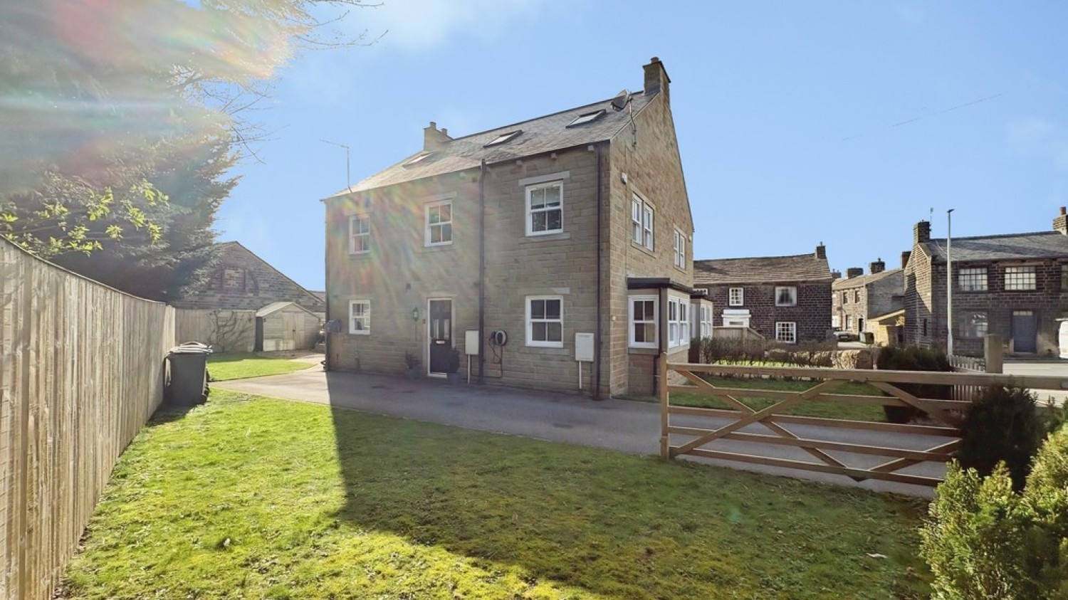 3 bedroom House for Sale Silsden, Keighley, West Yorkshire