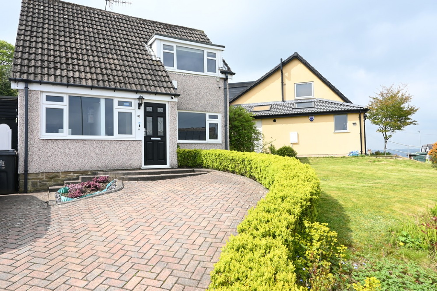 4 bedroom House for Sale Nab Wood, Bradford, West Yorkshire