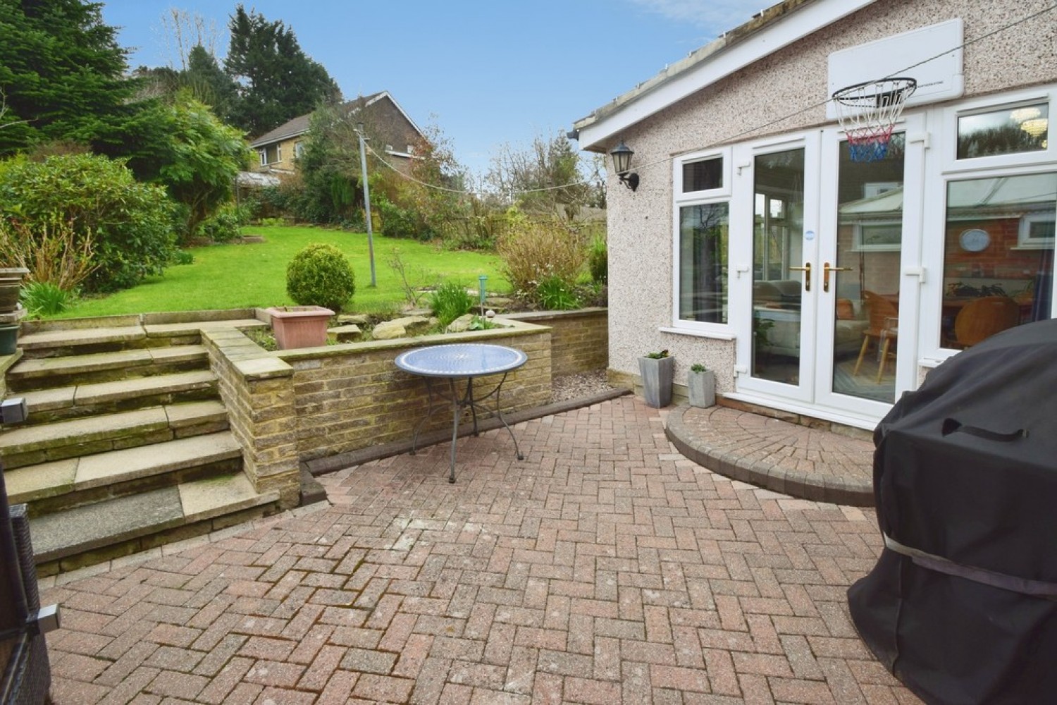 4 bedroom House for Sale Nab Wood, Bradford, West Yorkshire