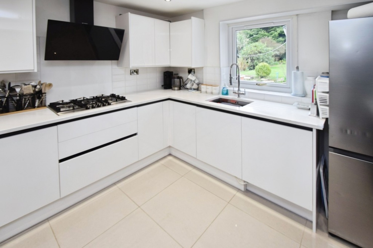 4 bedroom House for Sale Nab Wood, Bradford, West Yorkshire