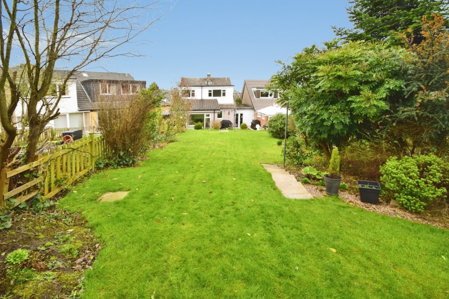 4 bedroom House for Sale Nab Wood, Bradford, West Yorkshire