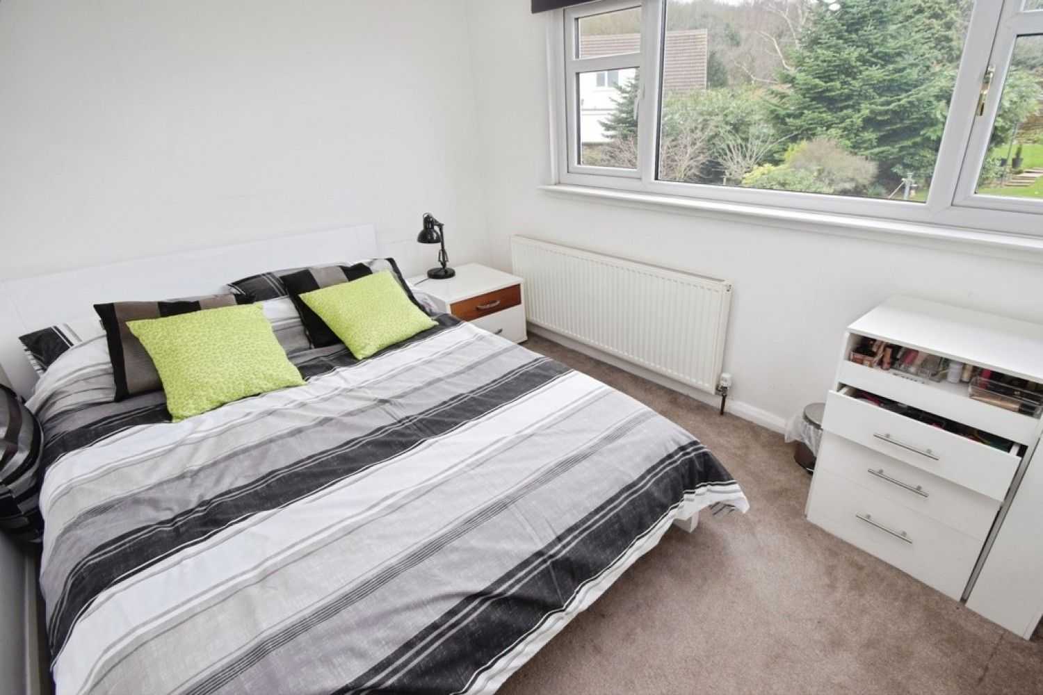 4 bedroom House for Sale Nab Wood, Bradford, West Yorkshire