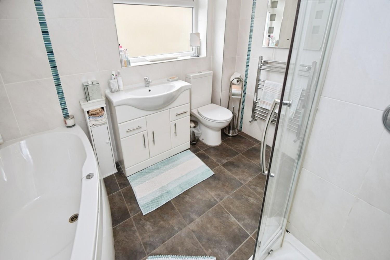 4 bedroom House for Sale Nab Wood, Bradford, West Yorkshire