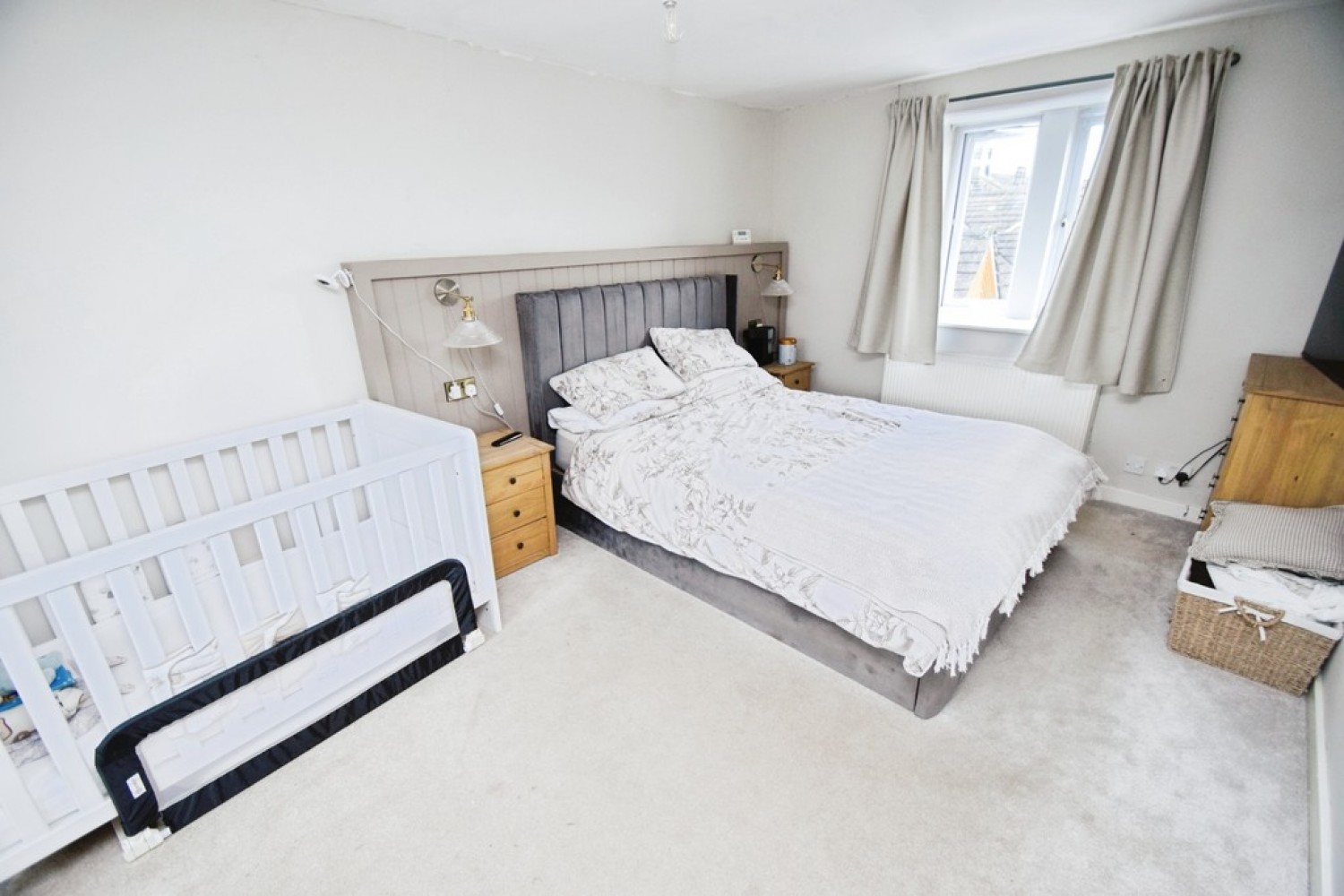 2 bedroom House for Auction Lower Green, Bradford, West Yorkshire