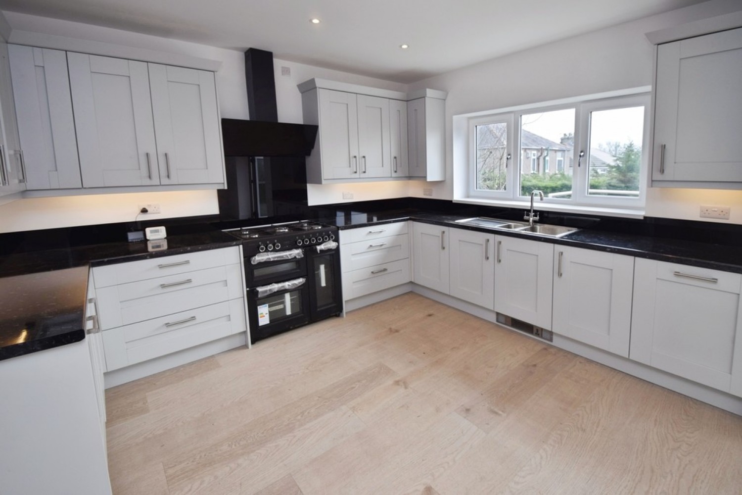 4 bedroom House for Sale Wrose, Bradford, West Yorkshire