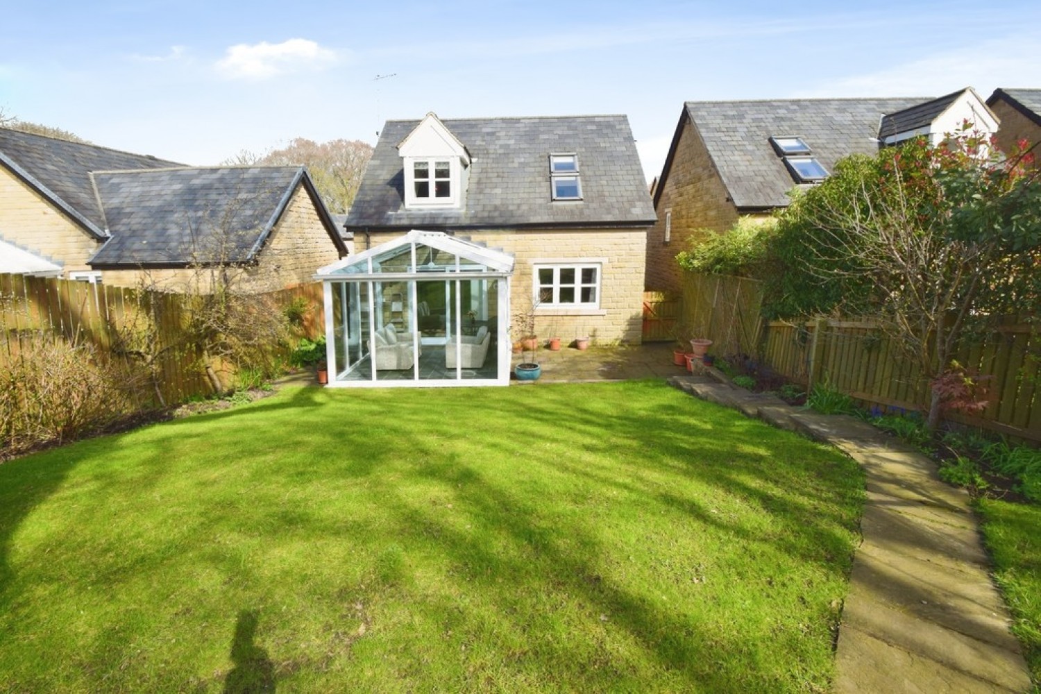 3 bedroom House for Sale Nabwood, Bradford, West Yorkshire