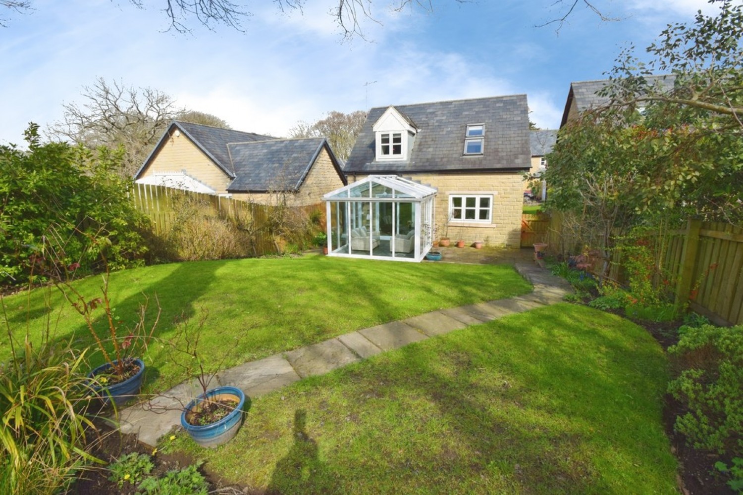 3 bedroom House for Sale Nabwood, Bradford, West Yorkshire