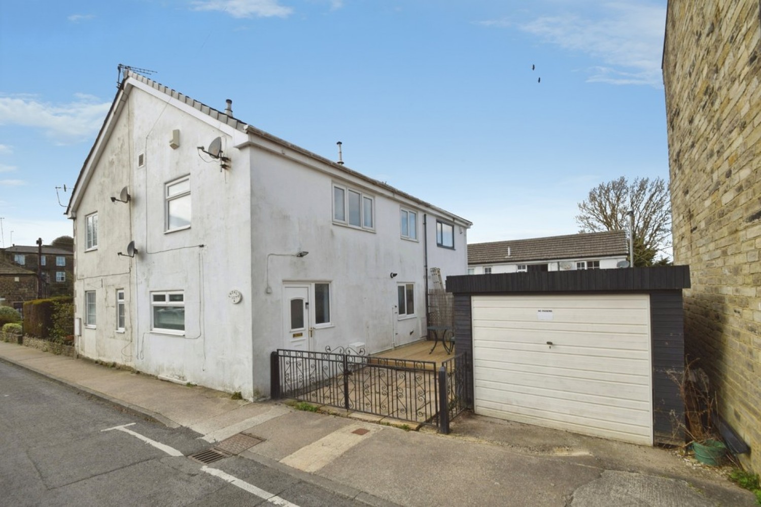 2 bedroom House for Sale Wilsden, Bradford, West Yorkshire