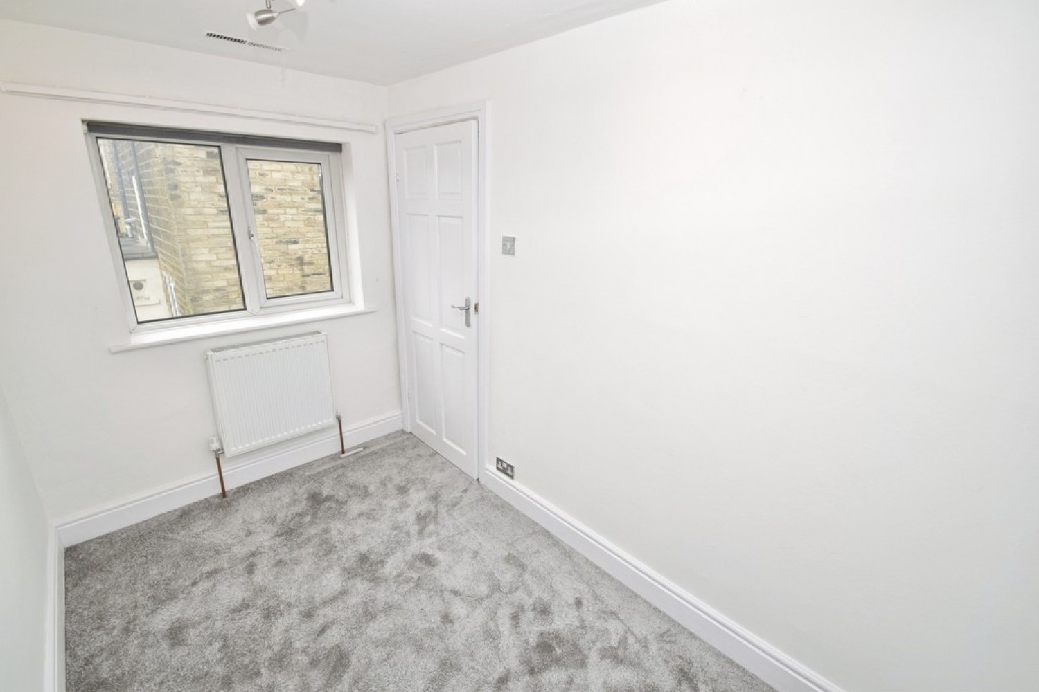 2 bedroom House for Sale Wilsden, Bradford, West Yorkshire