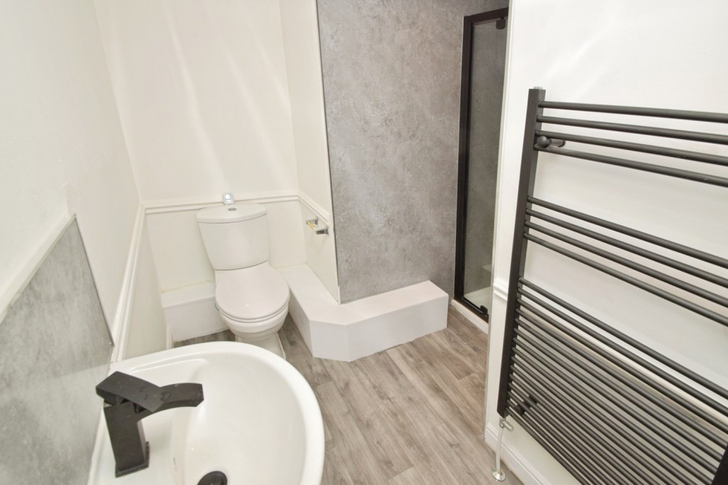 2 bedroom House for Sale Wilsden, Bradford, West Yorkshire