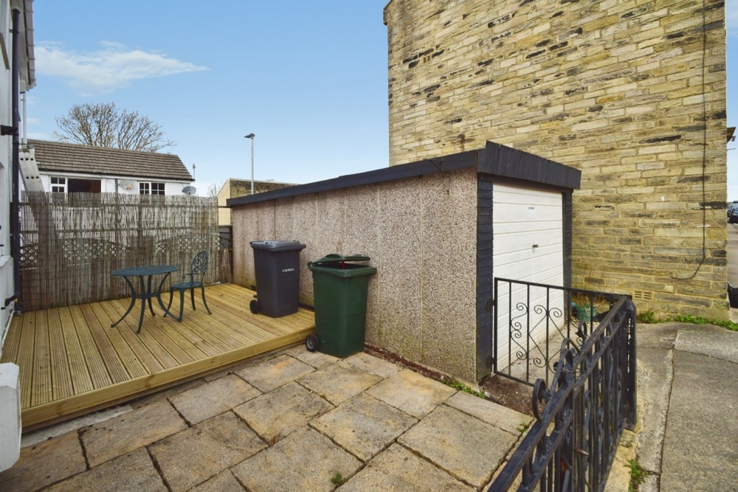 2 bedroom House for Sale Wilsden, Bradford, West Yorkshire