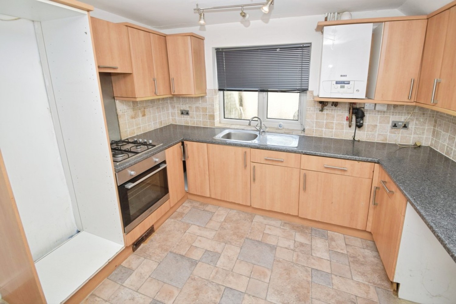 2 bedroom House for Sale Wilsden, Bradford, West Yorkshire