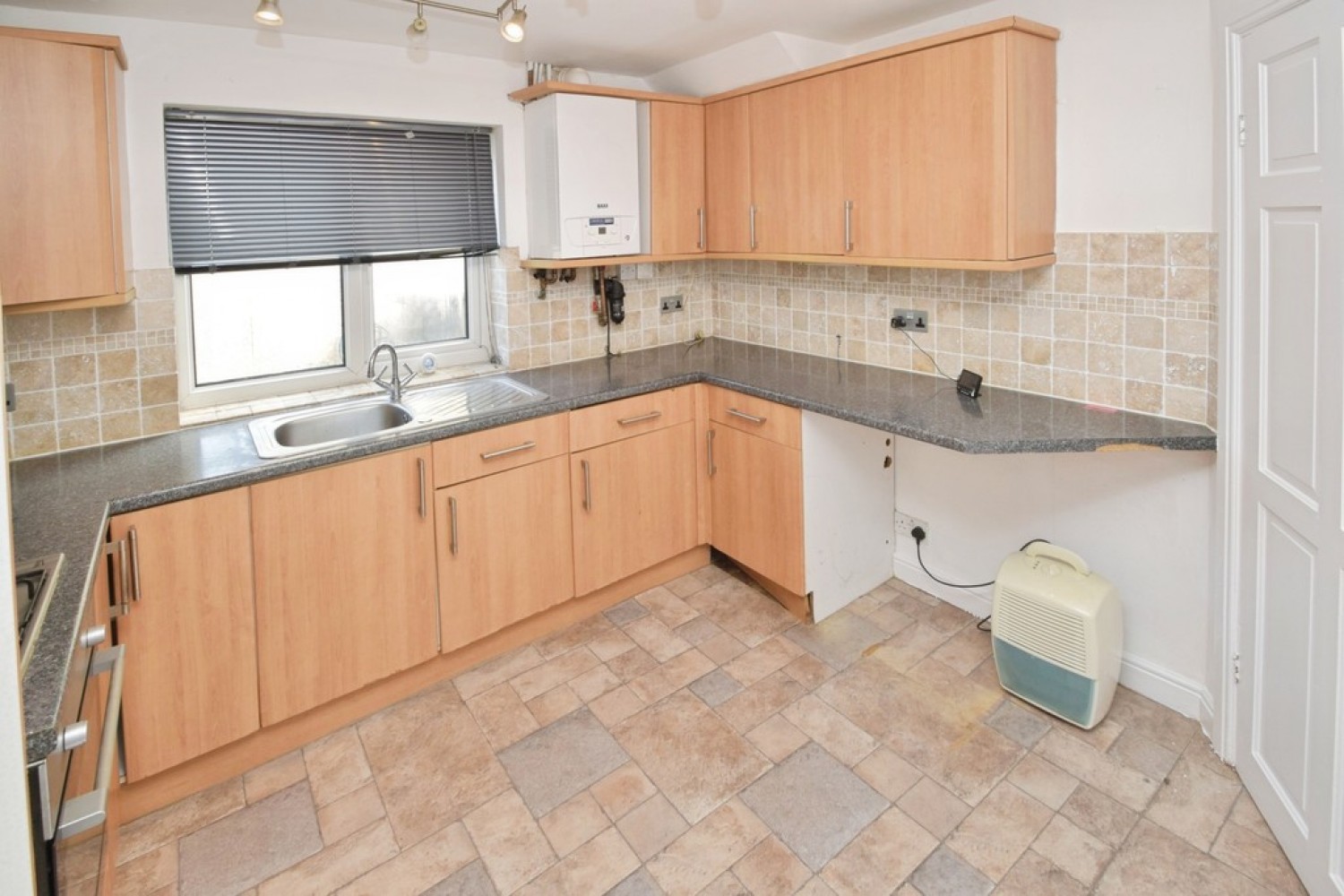 2 bedroom House for Sale Wilsden, Bradford, West Yorkshire